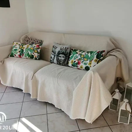 度假居 Casa Giulia 圣特奥多罗